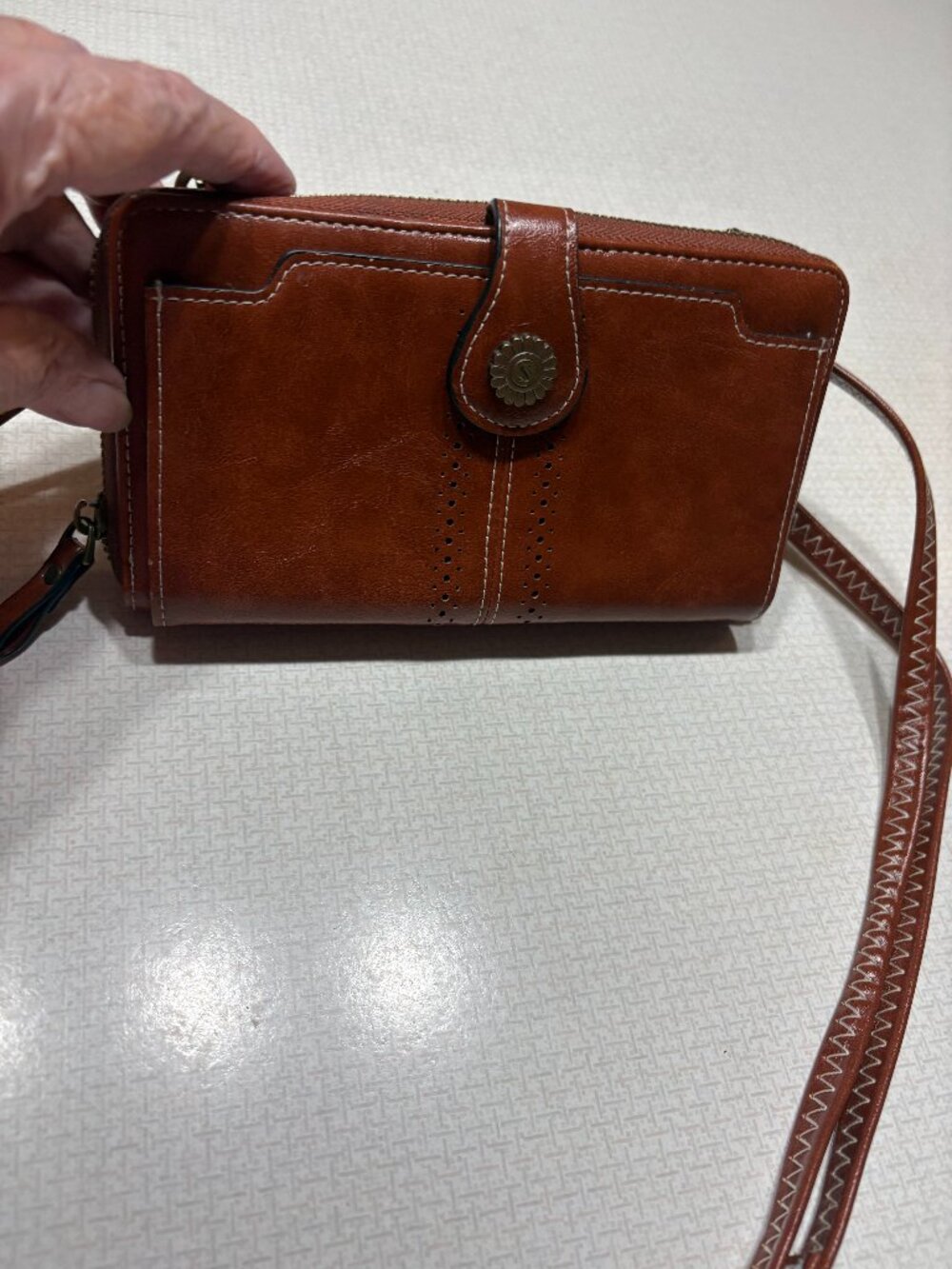 Like New Sendefen Brown Leather Wallet/Crossbody